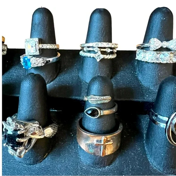 24 rings costume jewelry sizes 6,7 and 8 - Picture 2 of 4